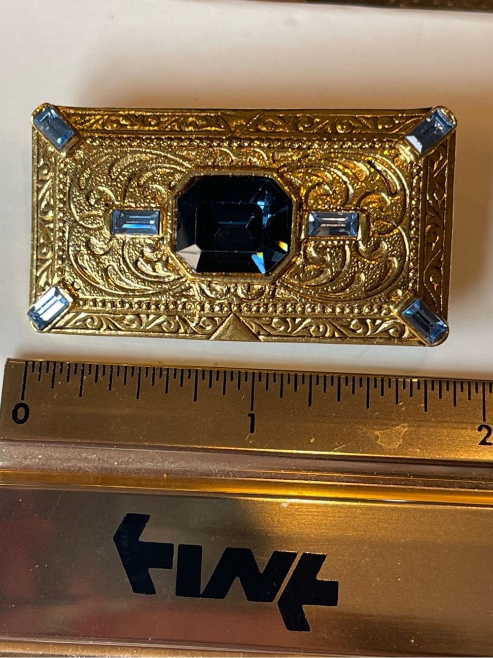 1928 brand gold-tone rectangular brooch with blue glass rhinestones - EUC - Picture 2 of 5